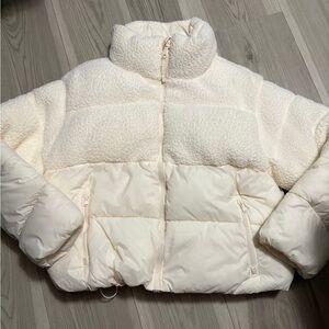 Old Navy Women's White Puffer Jacket